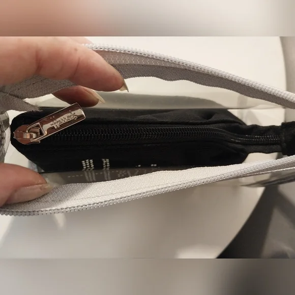 Harrods Case With Fabric Bag Inside - Picture 2 of 8